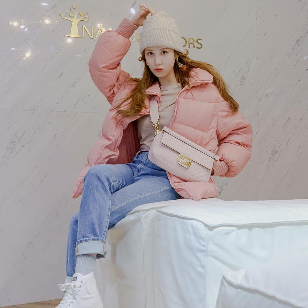 Không phải áo khoác dáng dài, đây mới là những kiểu áo được sao Kpop ưu ái trong ngày đại hàn-9