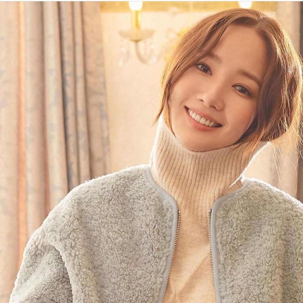 Không phải áo khoác dáng dài, đây mới là những kiểu áo được sao Kpop ưu ái trong ngày đại hàn-10