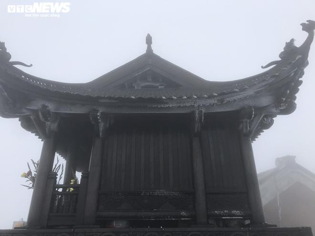 Trầm trồ trước khung cảnh băng tuyết tuyệt đẹp bao phủ chùa Đồng trên đỉnh non thiêng Yên Tử-6