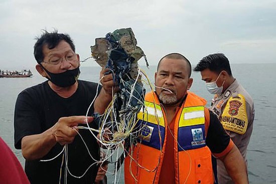 Xác nhận máy bay Boeing 737 chở 62 người tại Indonesia rơi xuống biển sau 5 phút cất cánh, không thấy dấu hiệu người sống sót