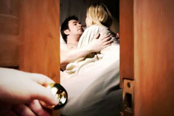 Nhờ cha dượng bôi thuốc, bé gái 12 tuổi bị hãm hiếp rồi từ đó kéo theo hơn 20 năm cắn răng chịu đựng, nhiều lần chỉ muốn chết-3