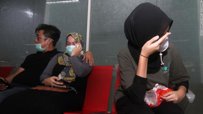 Máy bay rơi ở Indonesia: 10 đứa trẻ cùng cặp đôi vừa mới cưới trên chuyến bay định mệnh, thân nhân bàng hoàng đau đớn-2