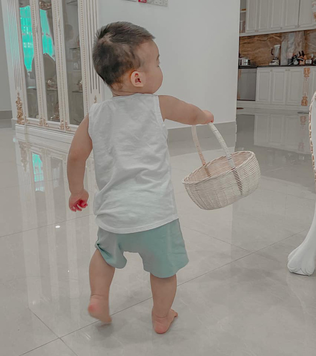 Không hổ danh mẹ đảm, Lan Khuê có mẹo cực dễ giúp con giảm đau tức thì dù đang quấy khóc vì mọc liền 4 chiếc răng-1