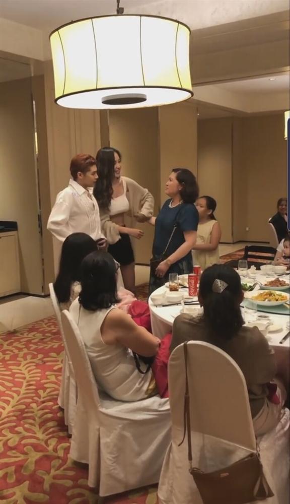 Mỹ nhân Việt ăn mặc nhức mắt năm 2020: Mai Phương Thúy chăm o ép vòng 1 đẫy đà - Độ nóng bỏng chết người không ai địch nổi Ngọc Trinh-26