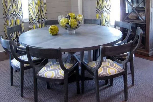 Phong thuỷ bất ngờ từ những kiểu bàn ăn quen thuộc trong nhà-1