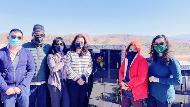 Giữa ồn ào với chồng Thu Phương, Hoài Tâm và ca sĩ Phương Loan đến viếng mộ sau 1 tháng NS Chí Tài an nghỉ-4