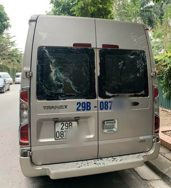 Hà Nội: Hoang mang hàng loạt ô tô đưa đón học sinh bị đập phá-1