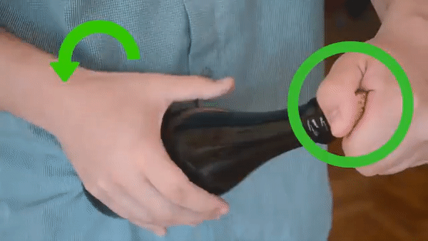 Mẹo khui rượu vang đón năm mới rực rỡ, dù thiếu dụng cụ mở cũng chẳng thể cản trở cuộc vui của bạn-9