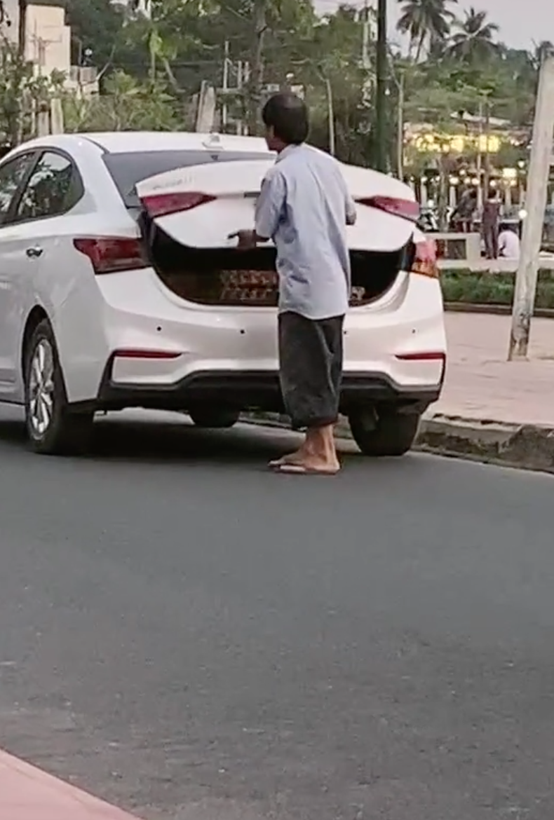 Chủ hàng trứng vỉa hè mang dép kẹp, lái ô tô trắng đi giao trứng gà nhưng bước xuống xe cực kỳ thần thái khiến ai cũng ngỡ ngàng-2