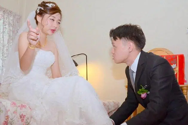 Đám cưới cười ra nước mắt: Cô dâu quá chén, đứng giữa nhà trai đòi lập lại trật tự gia đình và cái kết không thể ngờ sau đó-2