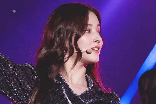 Biến căng: Nancy (MOMOLAND) bị lộ ảnh nhạy cảm khi đang thay đồ biểu diễn, là do fan Việt chụp lén?-9