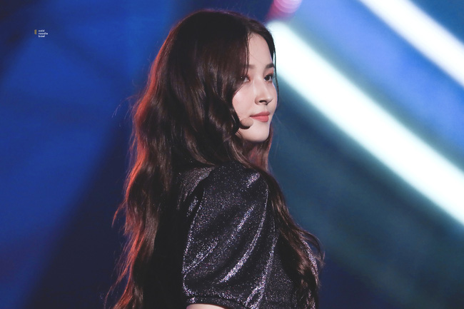 Biến căng: Nancy (MOMOLAND) bị lộ ảnh nhạy cảm khi đang thay đồ biểu diễn, là do fan Việt chụp lén?-10