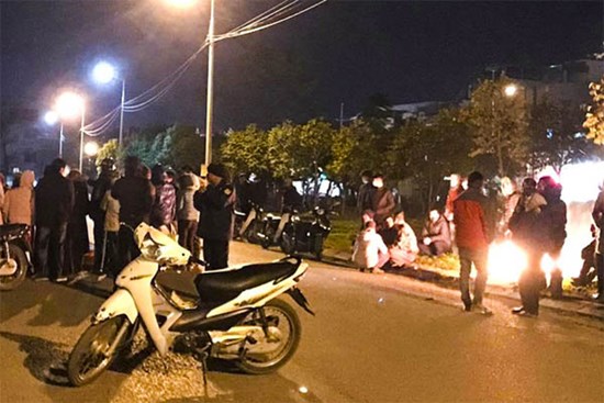 Nhân chứng vụ người phụ nữ bị chặn đường sát hại: “Tôi vô cùng sợ hãi, đến khi hoàn hồn thì người đàn ông đã lên xe bỏ đi“