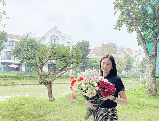 MC Mai Ngọc VTV sống trong căn hộ cực đẳng cấp, nhìn phòng bếp và ban công là biết thuộc team nghiện nhà-1