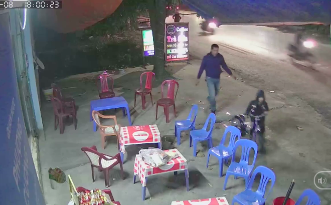 Thấy con nhỏ ướt sũng giữa tiết trời buốt giá, cả nhà check camera thì thấy cảnh tượng xúc động-1