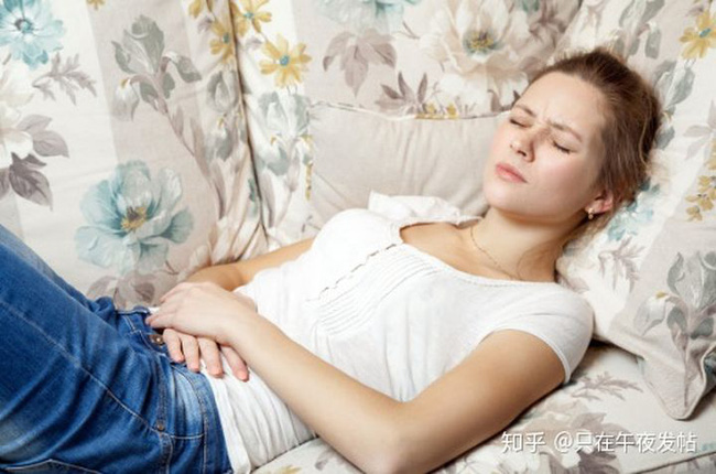 3 cô gái bị suy buồng trứng, đáng tiếc nguyên nhân là do 1 thói quen ban đêm, phụ nữ không muốn bị vô sinh thì phải bỏ ngay-4