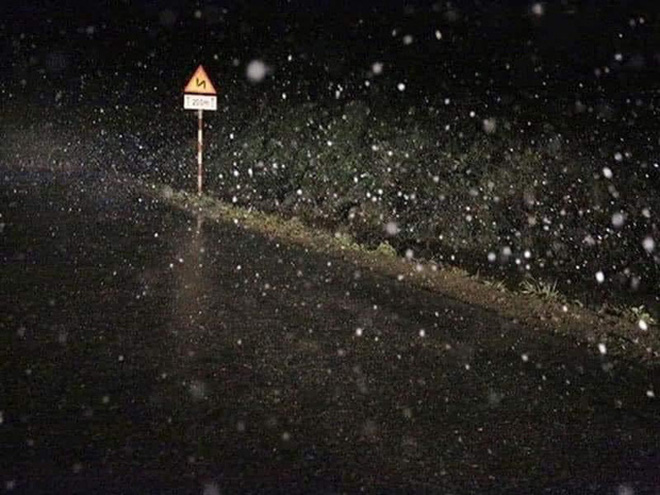 Ngay lúc này: Lào Cai tuyết phủ trắng xóa, Y Tý đẹp như châu Âu-2