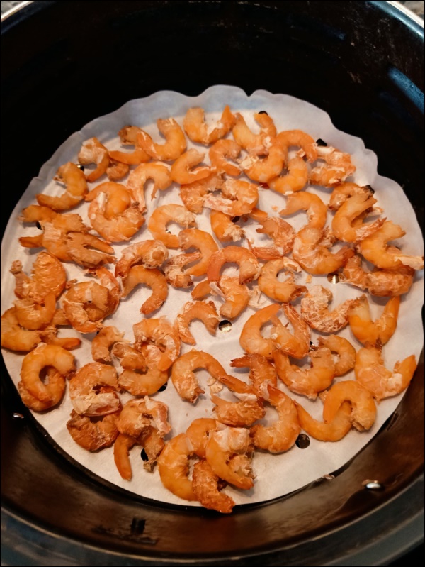 Chuẩn bị đón Tết, mẹ đảm tự làm tôm khô siêu ngon bằng nồi chiên không dầu, công thức đơn giản lại còn tiết kiệm được khối tiền mua bên ngoài-3