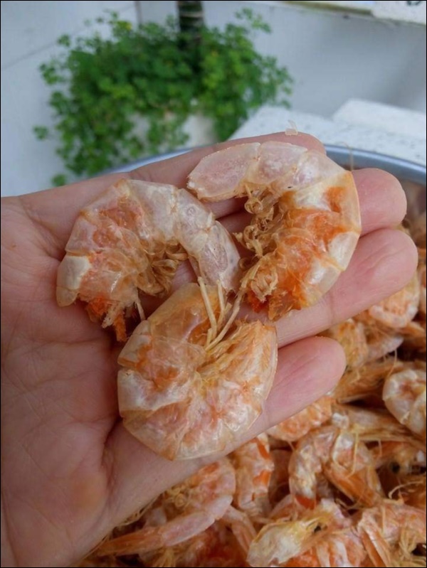 Chuẩn bị đón Tết, mẹ đảm tự làm tôm khô siêu ngon bằng nồi chiên không dầu, công thức đơn giản lại còn tiết kiệm được khối tiền mua bên ngoài-6