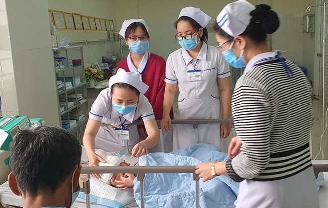 Bé trai 5 tuổi bị cha chém, phải khâu hơn 300 mũi-1