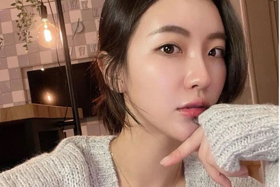 Vỗ toner trực tiếp lên da lãng phí mà 