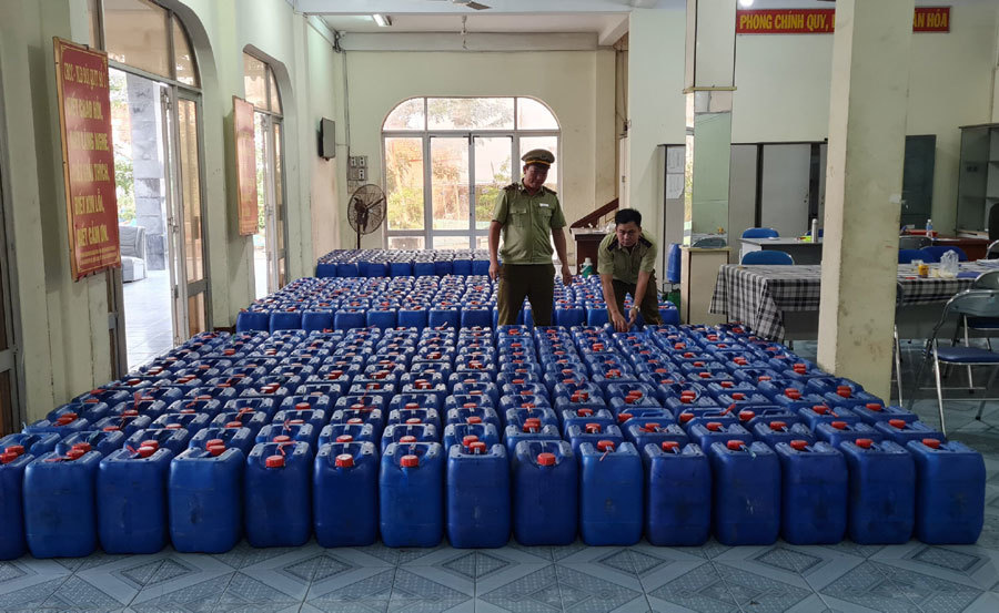 8.000 lít rượu không rõ nguồn gốc xuất xứ chuẩn bị ra chợ Tết-1