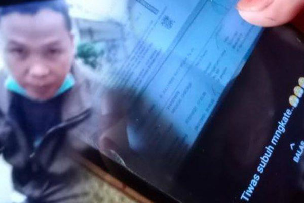 Hành động bất thường của cơ trưởng trước khi lên chuyến bay tử thần và thực hư hình ảnh nữ tiếp viên hàng không bật khóc khi máy bay sắp rơi-5