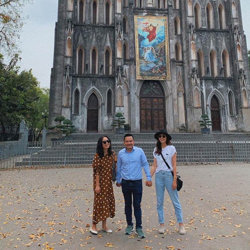 Style của Hà Tăng khi tụ tập với hội bạn: Không hề chơi trội lấn át ai, nhưng vẫn đẹp xinh chẳng chìm nghỉm giữa nhóm-4