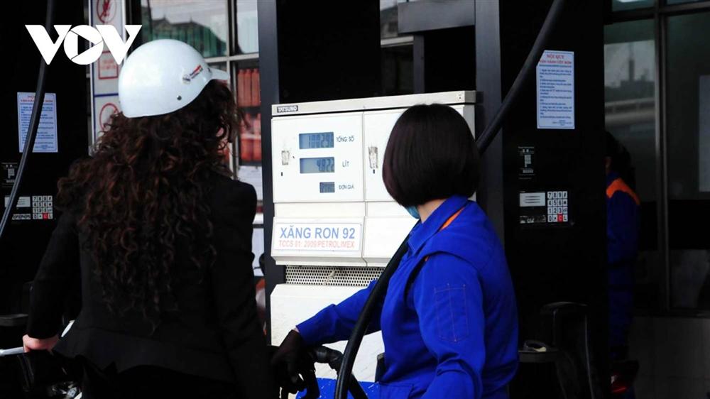 Giá xăng dầu tiếp tục tăng mạnh từ chiều nay-1
