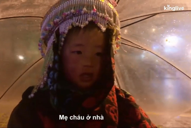 Trẻ con Sa Pa vẫn bị bố mẹ đẩy ra đường cày tiền giữa cái lạnh thấu xương 0 độ-8