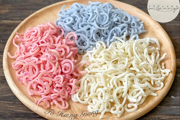 Chị em trổ tài làm mứt nhâm nhi ngày Tết: Mứt ngũ sắc thơm ngon đẹp mắt, mứt gừng đỏ vừa lạ vừa thơm!-33