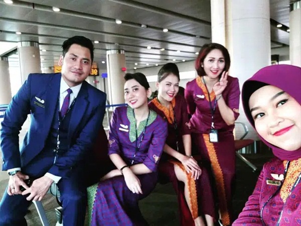 Hành động bất thường của cơ trưởng trước khi lên chuyến bay tử thần và thực hư hình ảnh nữ tiếp viên hàng không bật khóc khi máy bay sắp rơi-3