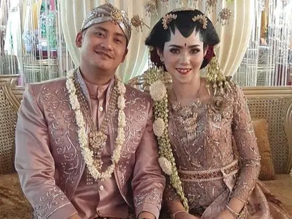 Hành động bất thường của cơ trưởng trước khi lên chuyến bay tử thần và thực hư hình ảnh nữ tiếp viên hàng không bật khóc khi máy bay sắp rơi-4