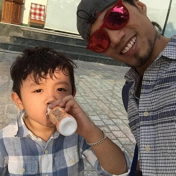 Vợ Phạm Anh Khoa tiết lộ chồng từng dọn đến khu phố nghèo sống sau khi sóng gió ập đến-6