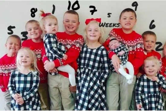 Đẻ sòn sòn 11 đứa con trong 10 năm, thế nhưng bà mẹ cuồng con vẫn chưa chịu 