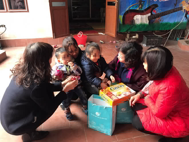 Vụ 2 bé bị bỏ rơi ở Hà Nội: Bác ruột đón từ chùa về rồi bỏ ở đê, chờ người phát hiện mới đi?-4