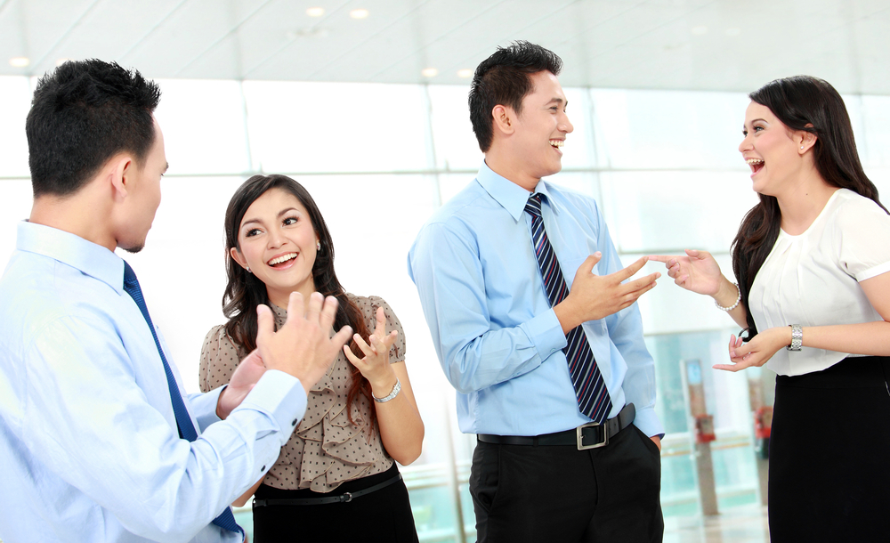 Đi liên hoan say quá gục tại bàn, sáng dậy tôi hoang mang thấy quần bị rách và thứ này sót lại trên giường-1