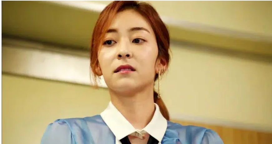 Biếu mẹ chồng chiếc áo ấm nhưng bị móc mỉa đồ rẻ tiền cũng cho, không bằng 1 phần dâu hờ, chị vợ liền tiết lộ thông tin khiến bà sốc không đứng vững-1