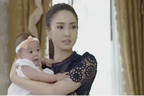 Mở phong bì mừng cưới của chị dâu, tôi bàng hoàng rồi gọi điện gấp cho bố mẹ mình
