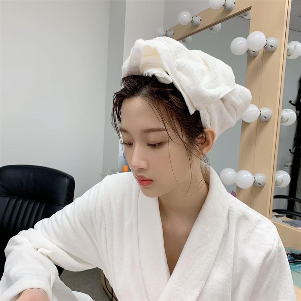 Tóc bết bền bệt” và đầy gàu trong mùa đông? Bạn có thể cải thiện ngay bằng việc gội đầu cho đúng cách-3