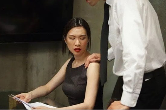 Nghe thấy chồng ví con riêng của vợ như