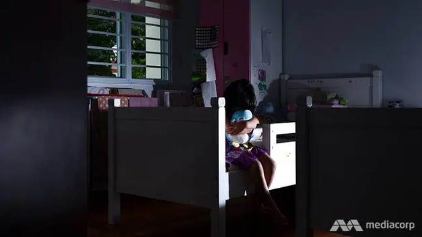 Nhờ cha dượng bôi thuốc, bé gái 12 tuổi bị hãm hiếp rồi từ đó kéo theo hơn 20 năm cắn răng chịu đựng, nhiều lần chỉ muốn chết-1