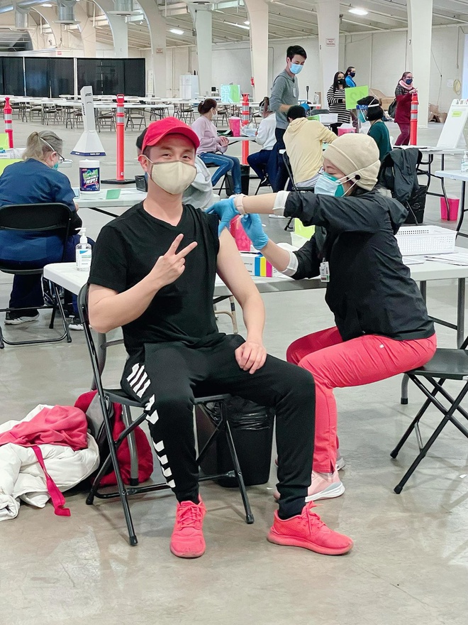 Nhật Tinh Anh tiêm vaccine Covid-19 ở Mỹ-1