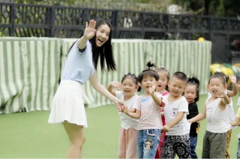 Bé gái 4 tuổi đau bụng 1 tuần liền vào buổi sáng, đi khám bác sĩ kết luận bé mắc căn bệnh tưởng chỉ người lớn mới bị-2