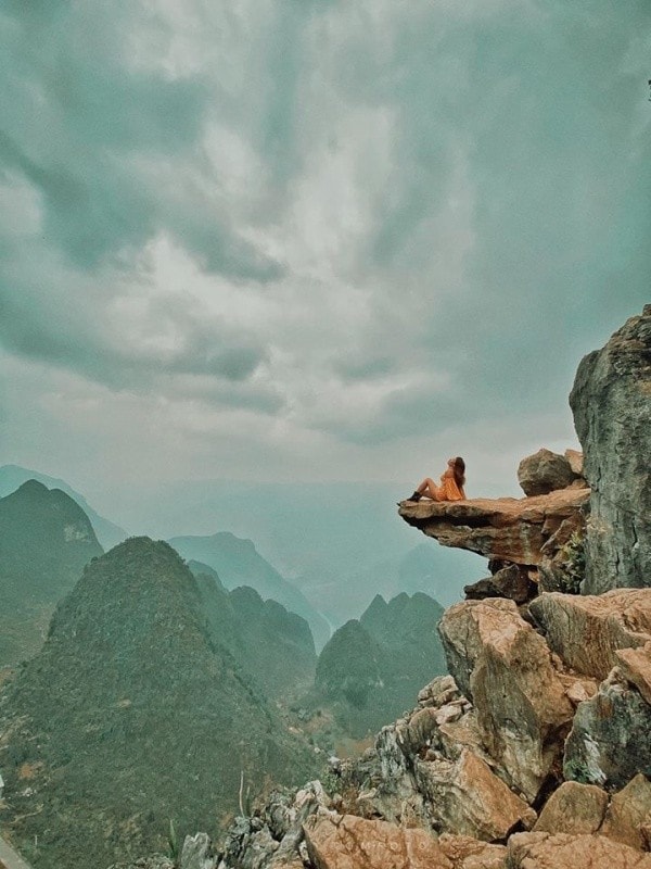 Dân phượt từ nay hết cửa check-in ở mỏm đá tử thần trên đèo Mã Pí Lèng sau vụ du khách trượt chân rơi xuống khe đá-2