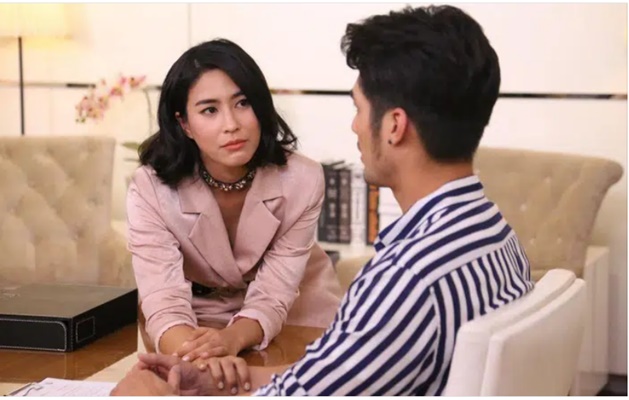 Vừa mở cửa, bất ngờ một cô gái xinh đẹp quần áo xộc xệch lao ra, chưa hết sốc tôi đã chết lặng khi thấy bộ dạng của vợ-1