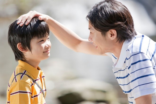 Đưa con 2 triệu đóng học vẫn bị cô giáo nhắc chưa nộp, bực mình về Tết nhất rồi còn bị con tiêu tiền chơi bời tôi bám theo nó để rồi chết sững thấy con rẽ vào căn nhà hoang-1