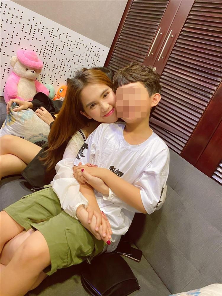 Hành vi hôn môi bé trai nhỏ tuổi của Ngọc Trinh có thể được xem là vi phạm pháp luật-2