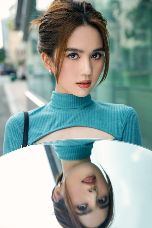 Hành vi hôn môi bé trai nhỏ tuổi của Ngọc Trinh có thể được xem là vi phạm pháp luật-3