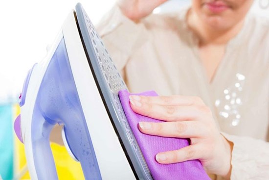 Vết cháy trên bàn là bay biến nhờ những cách này